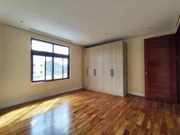 22M- 5 STOREY TOWNHOUSE w/ 4 BEDROOMS PLUS BUILT IN CLOSET & BALCONY  , FOR SALE IN SAN ANTONIO, QUEZON CITY