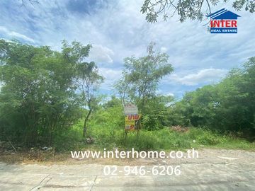 A 3 rai, 220 square wah (approximately 1.2 acres) vacant land plot. The land is located behind Wat Nong Khaem, on Soi Rom Yen, off Phutthasakhon Road