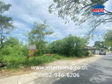 A 3 rai, 220 square wah (approximately 1.2 acres) vacant land plot. The land is located behind Wat Nong Khaem, on Soi Rom Yen, off Phutthasakhon Road