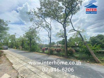 A 3 rai, 220 square wah (approximately 1.2 acres) vacant land plot. The land is located behind Wat Nong Khaem, on Soi Rom Yen, off Phutthasakhon Road
