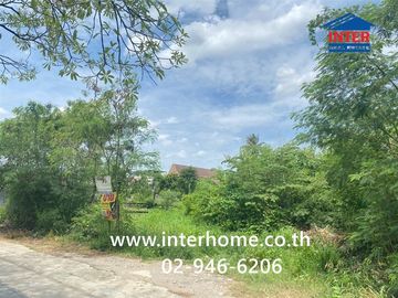 A 3 rai, 220 square wah (approximately 1.2 acres) vacant land plot. The land is located behind Wat Nong Khaem, on Soi Rom Yen, off Phutthasakhon Road