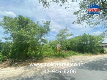 A 3 rai, 220 square wah (approximately 1.2 acres) vacant land plot. The land is located behind Wat Nong Khaem, on Soi Rom Yen, off Phutthasakhon Road
