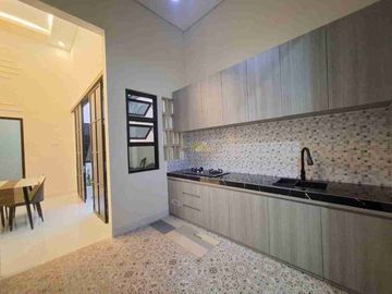 RUMAH MEWAH FULL FURNISHED DEKAT STADION MAGUWO