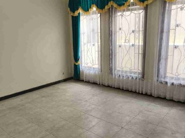 Sewa Rumah Semi Furnish, One gate sistem, Murah dan kawasan Elit