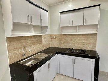 DIJUAL RUMAH 2 LANTAI CANTIK ACCOLA PARK (GL71)