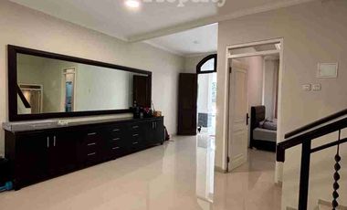 Rumah Bagus semi furnished di Kota wisata cibubur