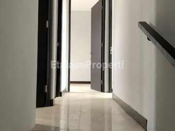 Rumah 2 Lantai Di Pondok Mutiara Sidoarjo