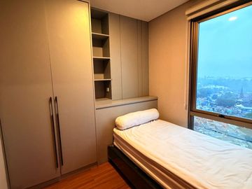 Y. DISEWAKAN APARTEMEN 3BR FURNISH HEGARMANAH RESIDENCE BANDUNG TIPE SAPPHIRE