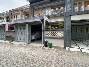 RUMAH MEWAH SOLO BARU DEKAT RS OEN DAN AL AZHAR