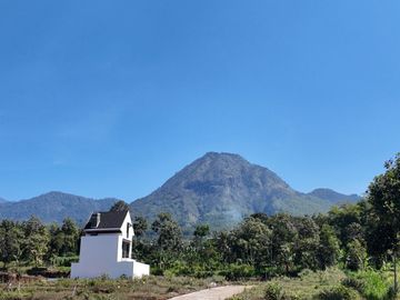 VILLA 2 LANTAI DI KOTA BATU DENGAN VIEW GUNUNG PANDERMAN DAN ARJUNA