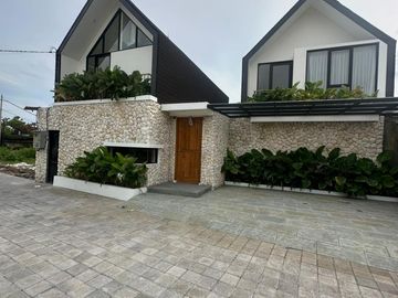 VILLA READY BRAND NEW BIG POOL MODERN KAWASAN STARTEGIS SABA NEAR BEACH