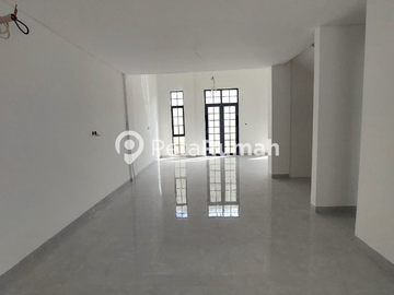 DISEWA VILLA JALAN STARBAN KOMPLEK JEWEL PARK POLONIA | DAERAH POLONIA (WENDY)