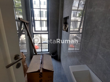 DISEWA VILLA JALAN STARBAN KOMPLEK JEWEL PARK POLONIA | DAERAH POLONIA (WENDY)