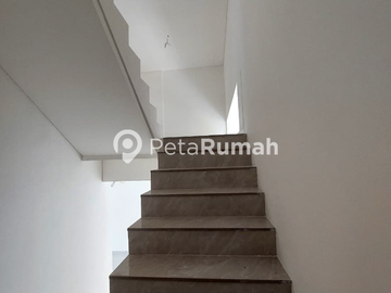 DISEWA VILLA JALAN STARBAN KOMPLEK JEWEL PARK POLONIA | DAERAH POLONIA (WENDY)