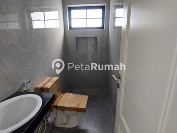 DISEWA VILLA JALAN STARBAN KOMPLEK JEWEL PARK POLONIA | DAERAH POLONIA (WENDY)