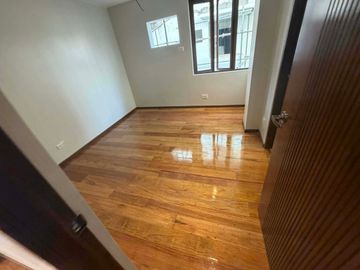 Luxury Townhouse with Security For Sale in Brgy Laging Handa Quezon City 39.5M near Scout Area SD