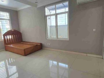 Rumah Mewah Puspita Loka BSD Siap Huni Semi Furnished Rp180Juta/Tahun