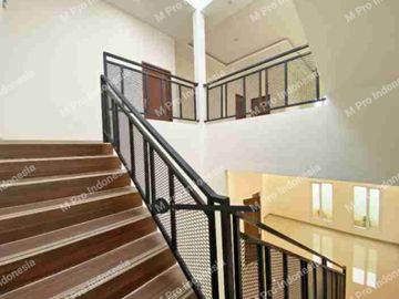 Rumah New minimalis 2 lantai di Tebet, Jalan 2 mobil