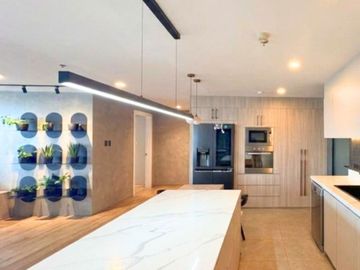 Skyline Condo for Sale! New Manila