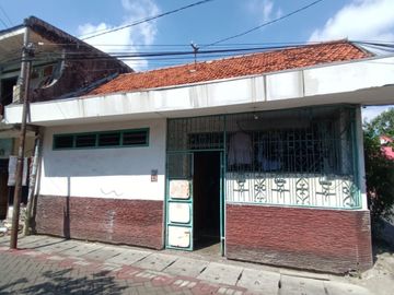Rumah Strategis Dekat Raya Arjuno Surabaya Pusat