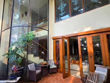 Turun Harga Tropical House Siap Huni gaya Bali dengan lokasi strategis Big garden dan Swimming Pool