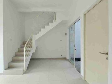 Disewakan Rumah Siap Huni 2 Lantai di Valencia Strait, Puri Surya Jaya, Gedangan, Kab. Sidoarjo