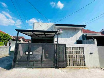 Rumah Furnished Industrial Modern di Donohudan