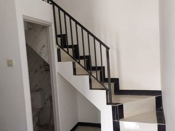 Di jual ruko murah 2 lantai lokasi kedinding tengah surabaya