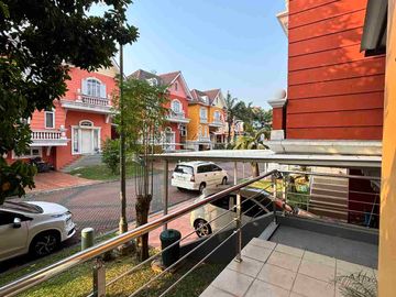 Jual Rugi Harga Dibawah Harga Beli Rumah Brand New 3 Lantai Lokasi  Strategis