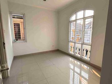 Jual Rugi Harga Dibawah Harga Beli Rumah Brand New 3 Lantai Lokasi  Strategis