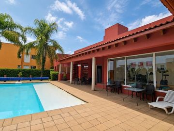 RENTA DEPARTAMENTO AMUEBLADO EN MILENIO III CON ALBERCA Y GYM