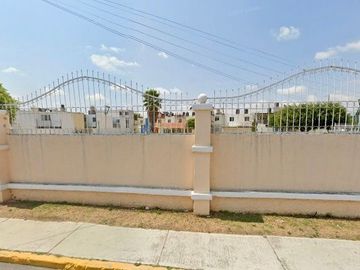 CASA EN VENTA EN CALLE CAPULA, FRACCIONAMIENTO FUENTES DEL CAMINO, PUEBLA