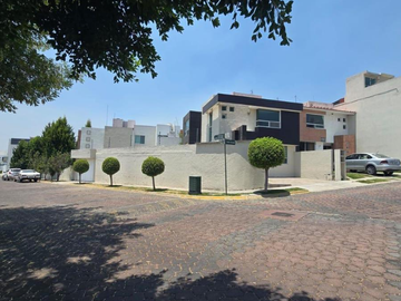 CASA EN VENTA EN CALLE VALLE DE LAS PALMAS, FRACC. LOMAS DEL VALLE, PUEBLA