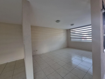 CASA EN VENTA EN CALLE VALLE DE LAS PALMAS, FRACC. LOMAS DEL VALLE, PUEBLA