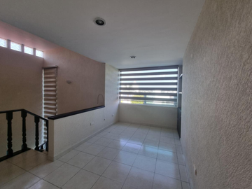 CASA EN VENTA EN CALLE VALLE DE LAS PALMAS, FRACC. LOMAS DEL VALLE, PUEBLA