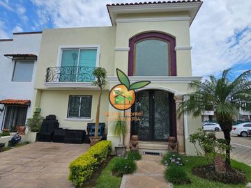 AMPLIA CASA EN VENTA EN LOS ALMENDROS RESIDENCIAL, ZAPOPAN