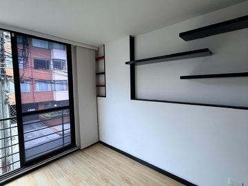 SE ARRIENDA APTOESTUDIO EN GALERIAS