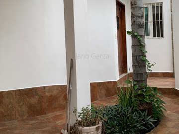 Casa en venta en Cima de las Cumbres, Monterrey | Esquina, 4 recámaras y fraccionamiento privado