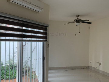 Casa en venta en Cima de las Cumbres, Monterrey | Esquina, 4 recámaras y fraccionamiento privado