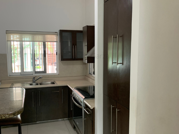 Casa en venta en Cima de las Cumbres, Monterrey | Esquina, 4 recámaras y fraccionamiento privado