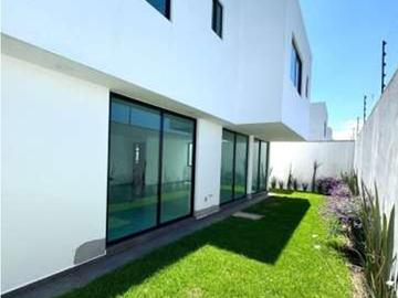 ¡Vive el privilegio de una residencia de alto nivel en Cittadina Metepec!
