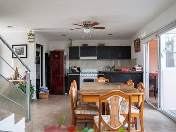 CASA EN VENTA SAN ISIDRO JURIQUILLA QUERETARO 4 RECAMARAS A 13 MIUNITOS DE LA UVM
