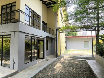 RUANG USAHA EX RESTO DEPOK MARGO CITY COCOK UNTUK RESTO CAFE GYM WELLNES KANTOR PARKIR LUAS LOKASI STRATEGIS