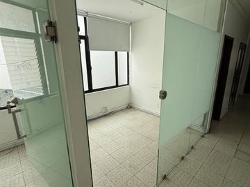 Casa en Renta Segundo Nivel para Oficinas con Uso de Suelo Mixto – Col. Americana, Guadalajara