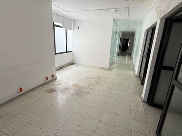 Casa en Renta Segundo Nivel para Oficinas con Uso de Suelo Mixto – Col. Americana, Guadalajara
