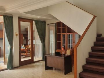 Dijual Rumah Mewah Siap Huni Modern Minimalis Lokasi di Setraduta Bandung