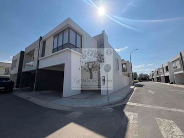 RENTA FRACC. ABITALIA RESIDENCIAL AMUEBLADA CON PANELES SOLARES