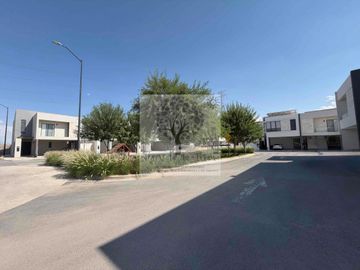 RENTA FRACC. ABITALIA RESIDENCIAL AMUEBLADA CON PANELES SOLARES