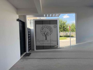 RENTA FRACC. ABITALIA RESIDENCIAL AMUEBLADA CON PANELES SOLARES