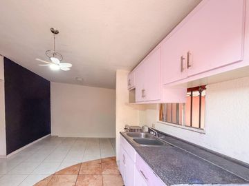 Casa en venta en Villa Fontana I, Calle Roma